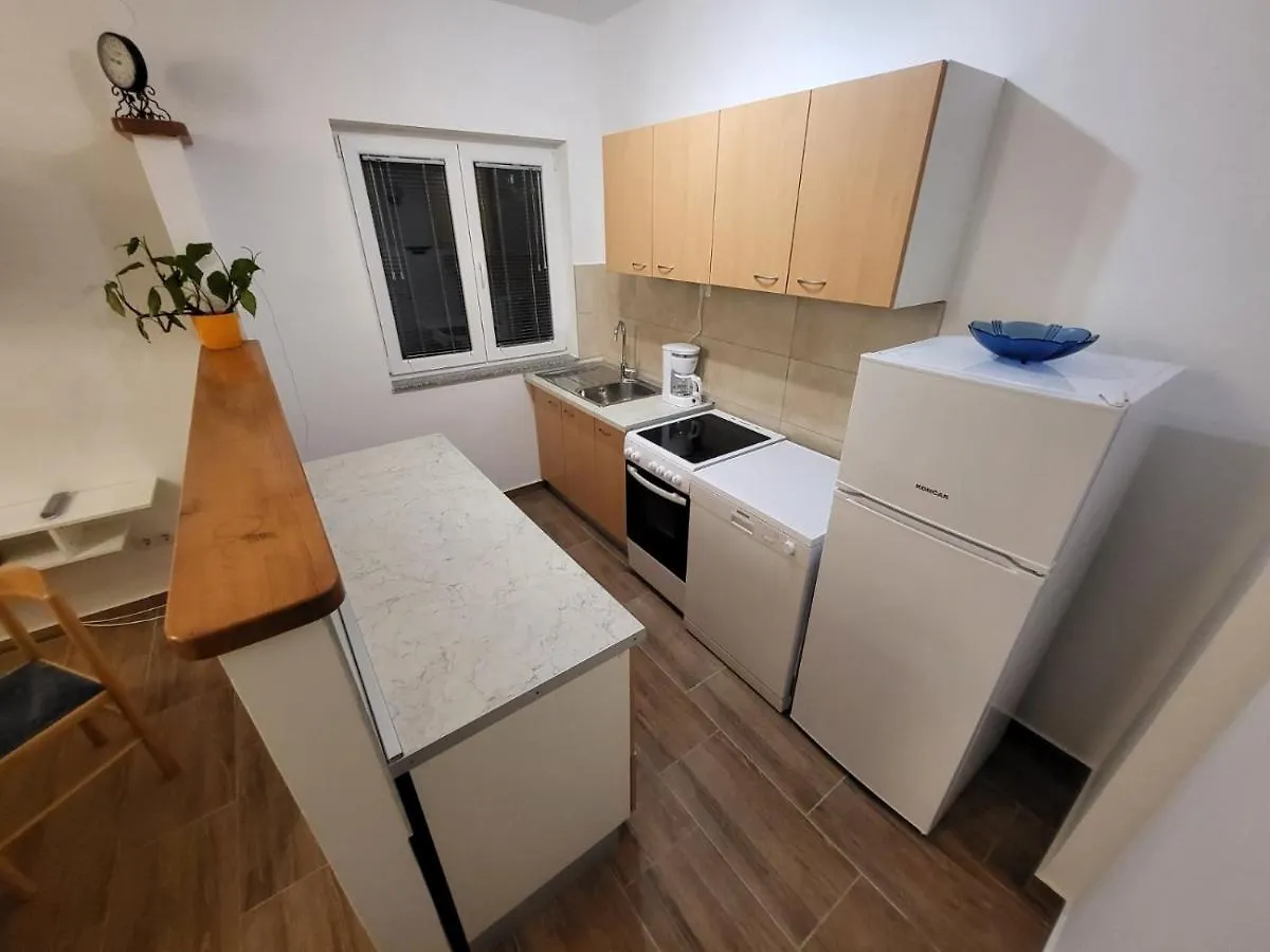 Padova 2 Apartment Banjol Croatia